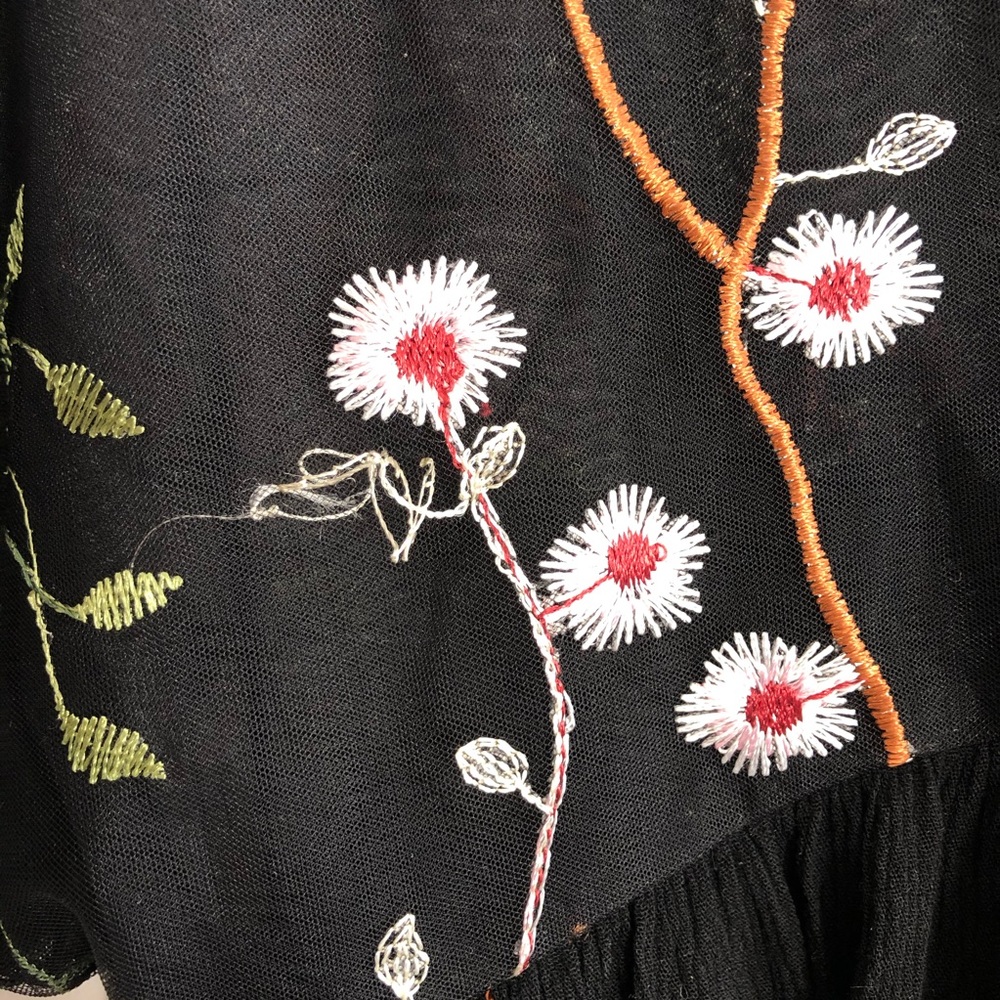 Floral Embroidered Top - Picture 5 of 6